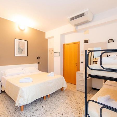 Hotel Galileo Rimini Bagian luar foto