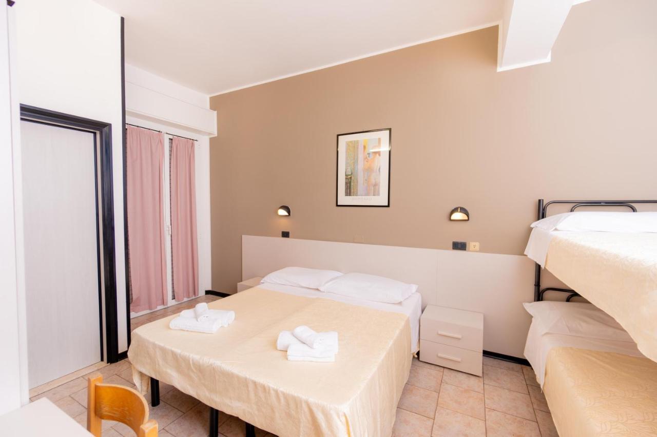Hotel Galileo Rimini Bagian luar foto
