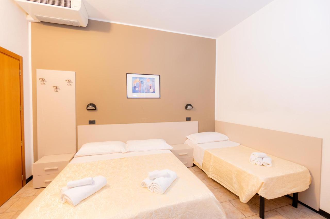 Hotel Galileo Rimini Bagian luar foto