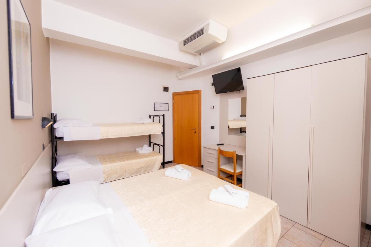 Hotel Galileo Rimini Bagian luar foto