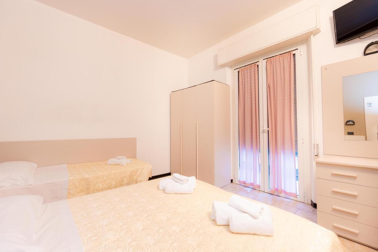 Hotel Galileo Rimini Bagian luar foto