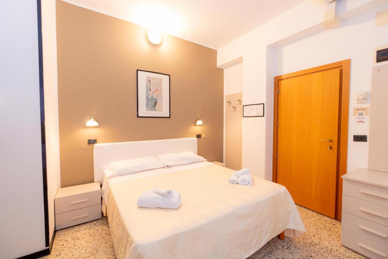 Hotel Galileo Rimini Bagian luar foto