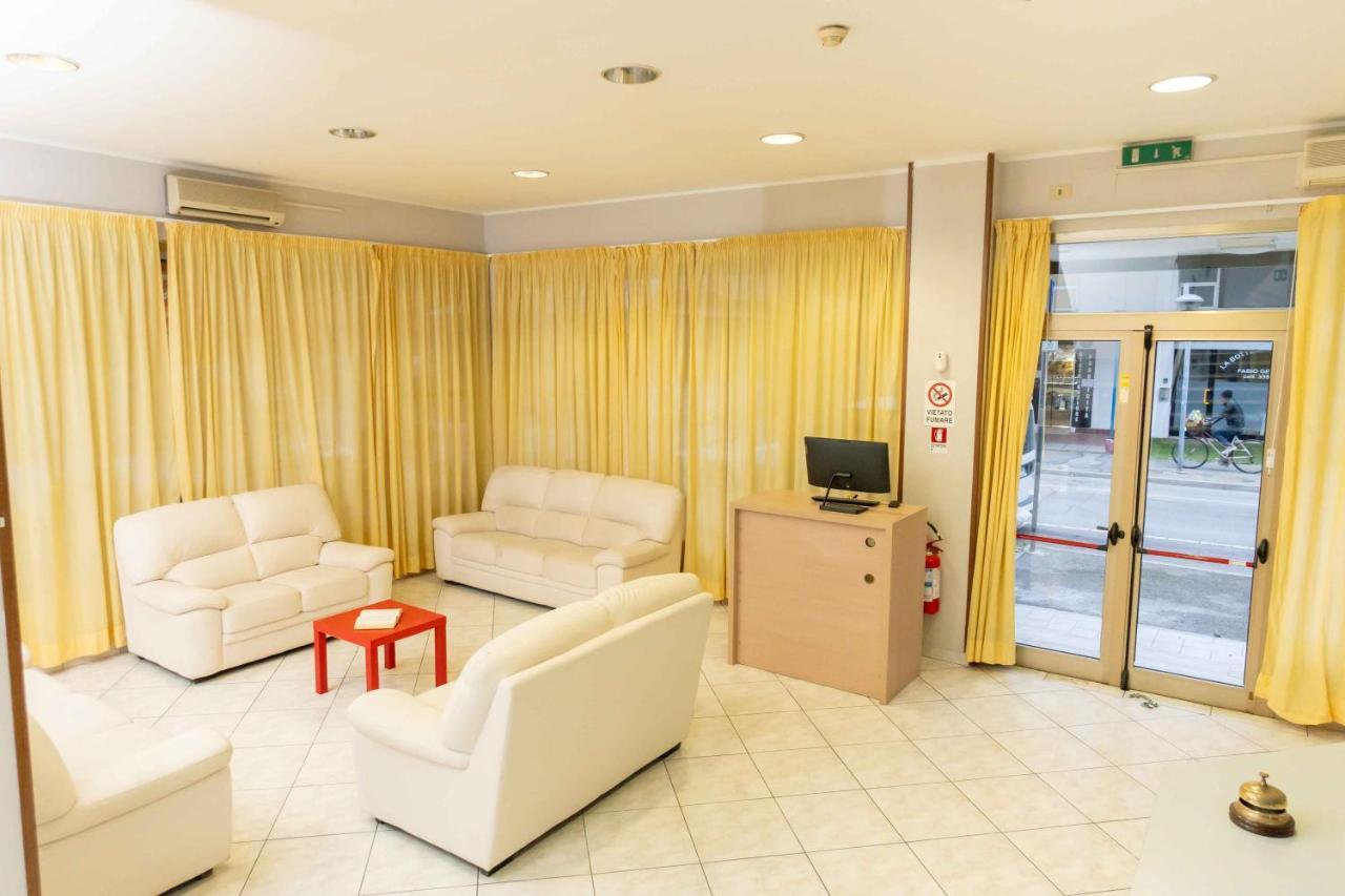 Hotel Galileo Rimini Bagian luar foto