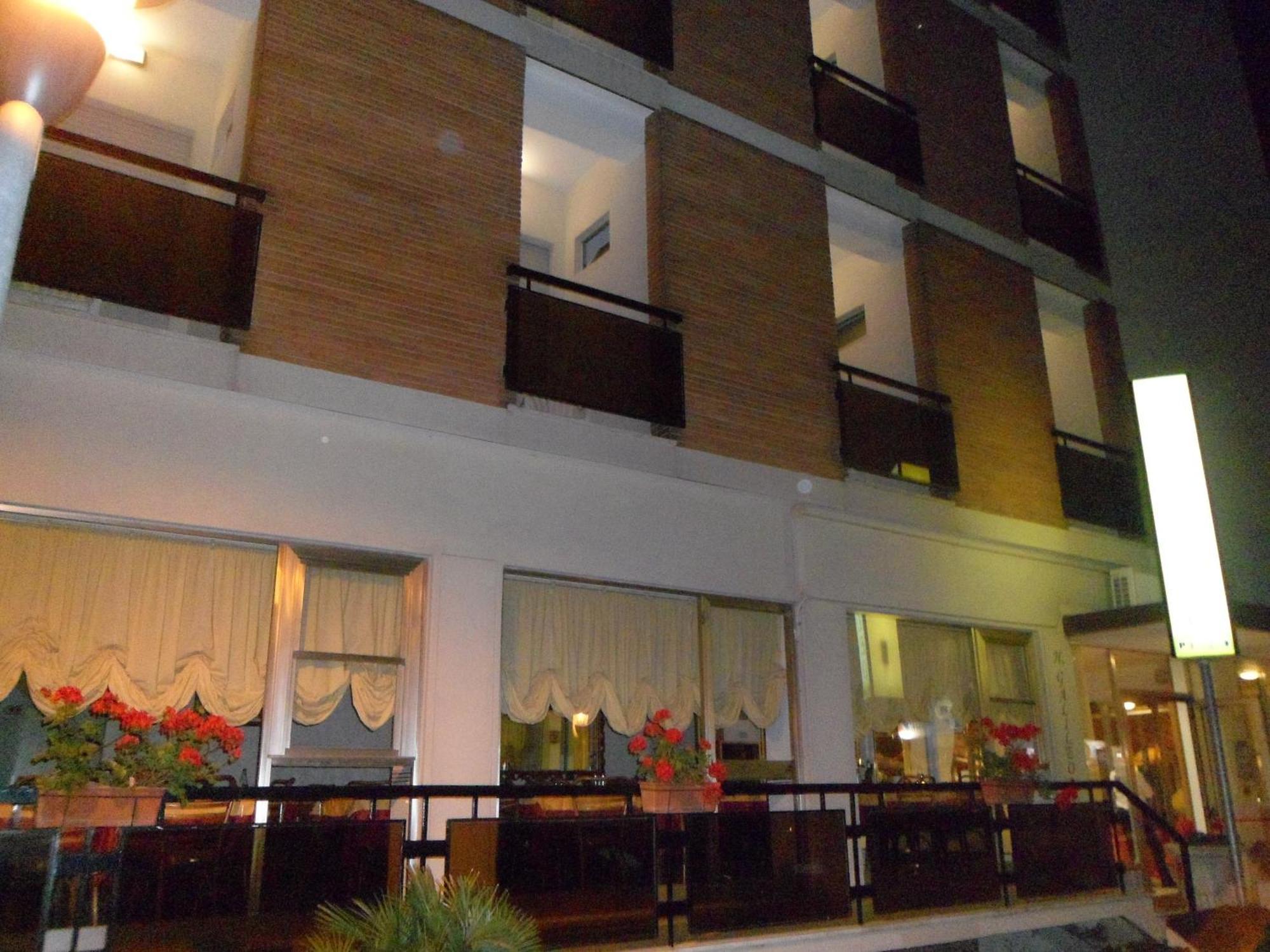 Hotel Galileo Rimini Bagian luar foto