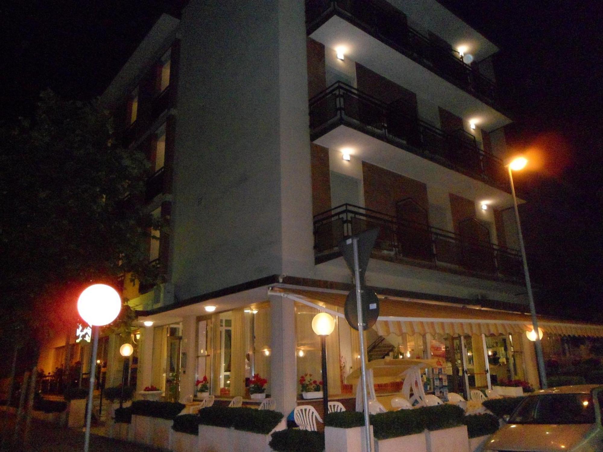 Hotel Galileo Rimini Bagian luar foto
