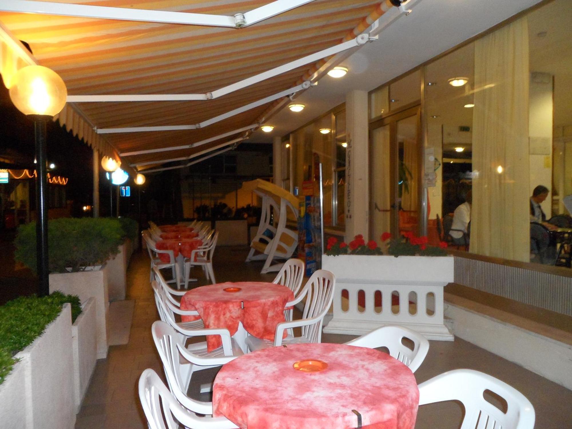 Hotel Galileo Rimini Bagian luar foto